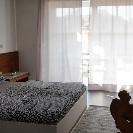 Charmantes Doppelzimmer Mit Bergblick Nocleg ze śniadaniem *